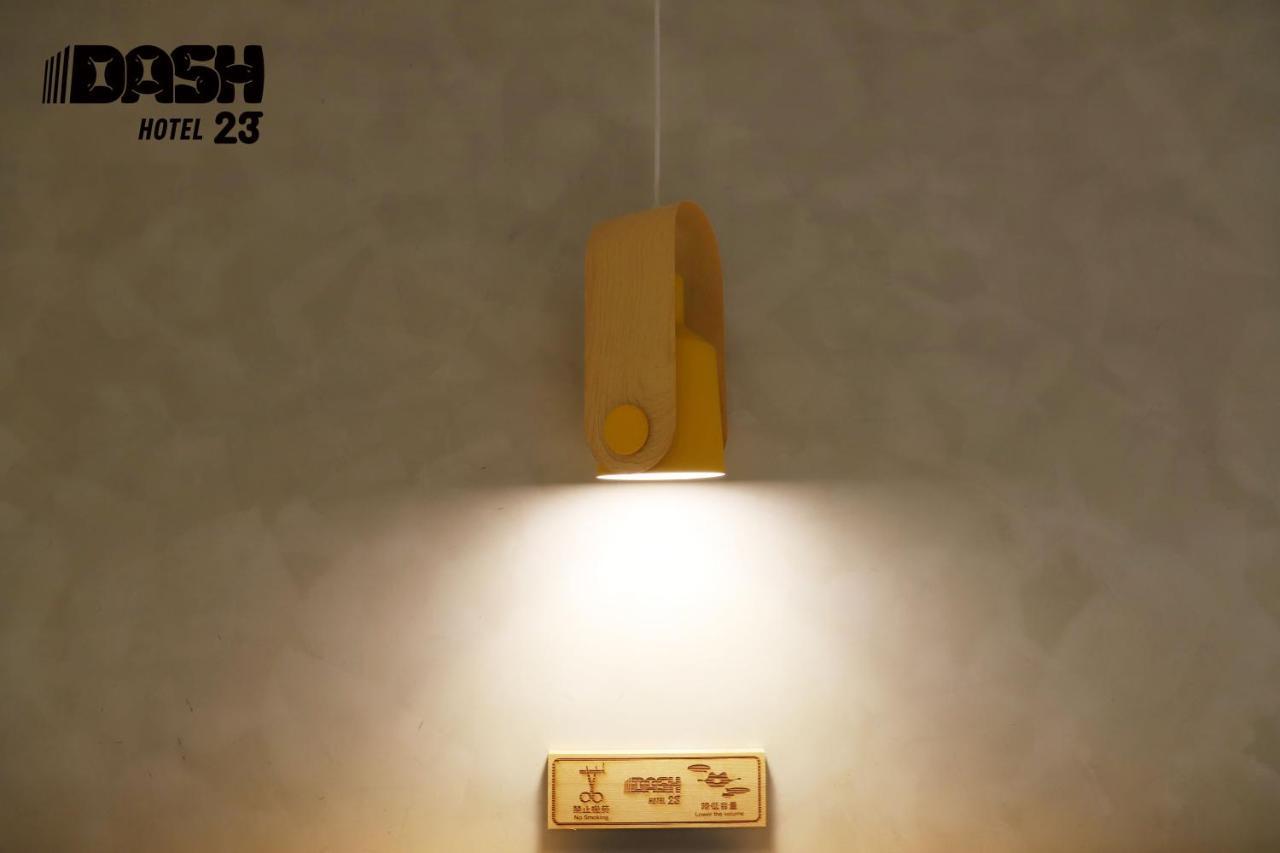 Dash 23 Hotel Tainan Extérieur photo