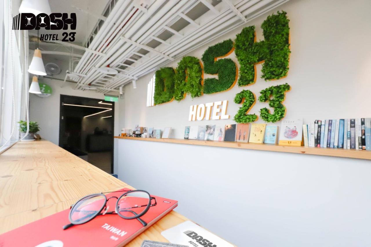 Dash 23 Hotel Tainan Extérieur photo