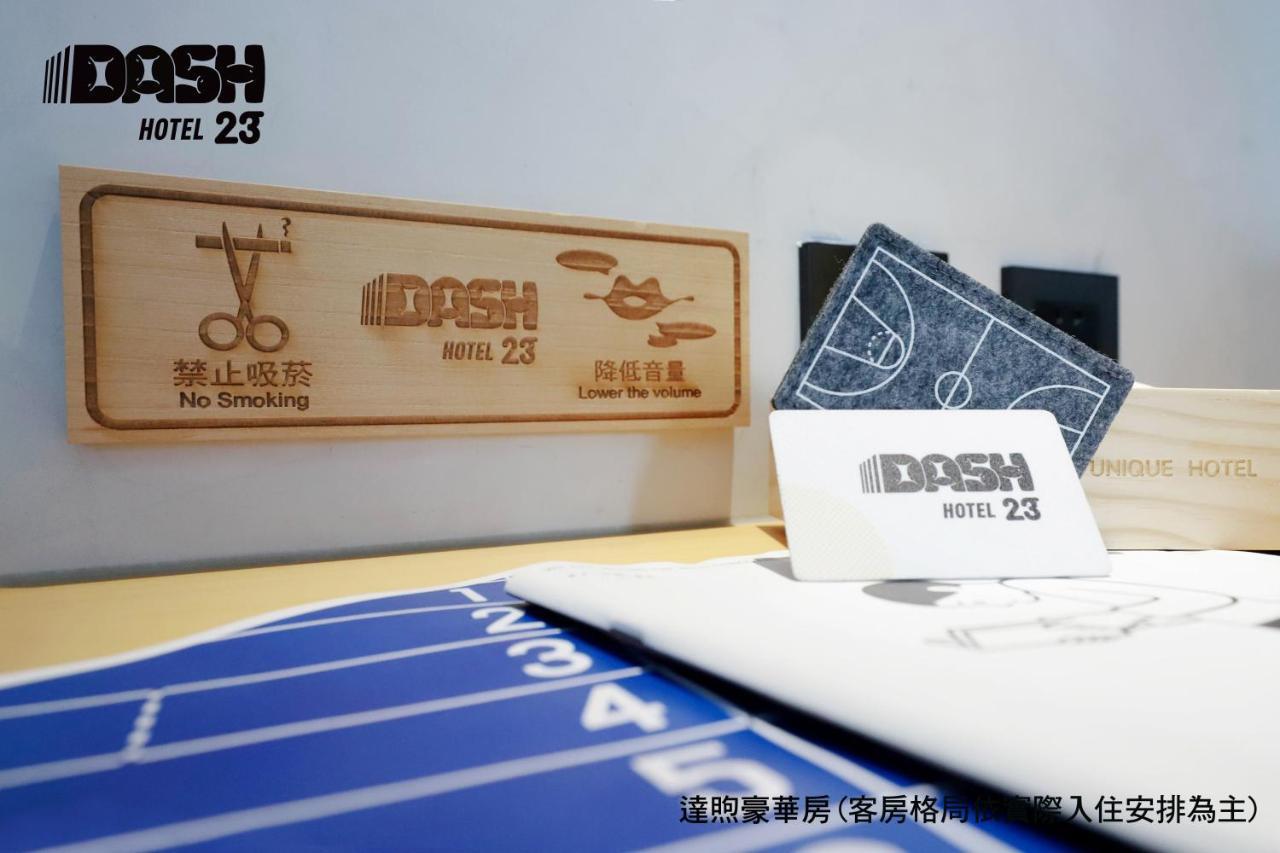 Dash 23 Hotel Tainan Extérieur photo