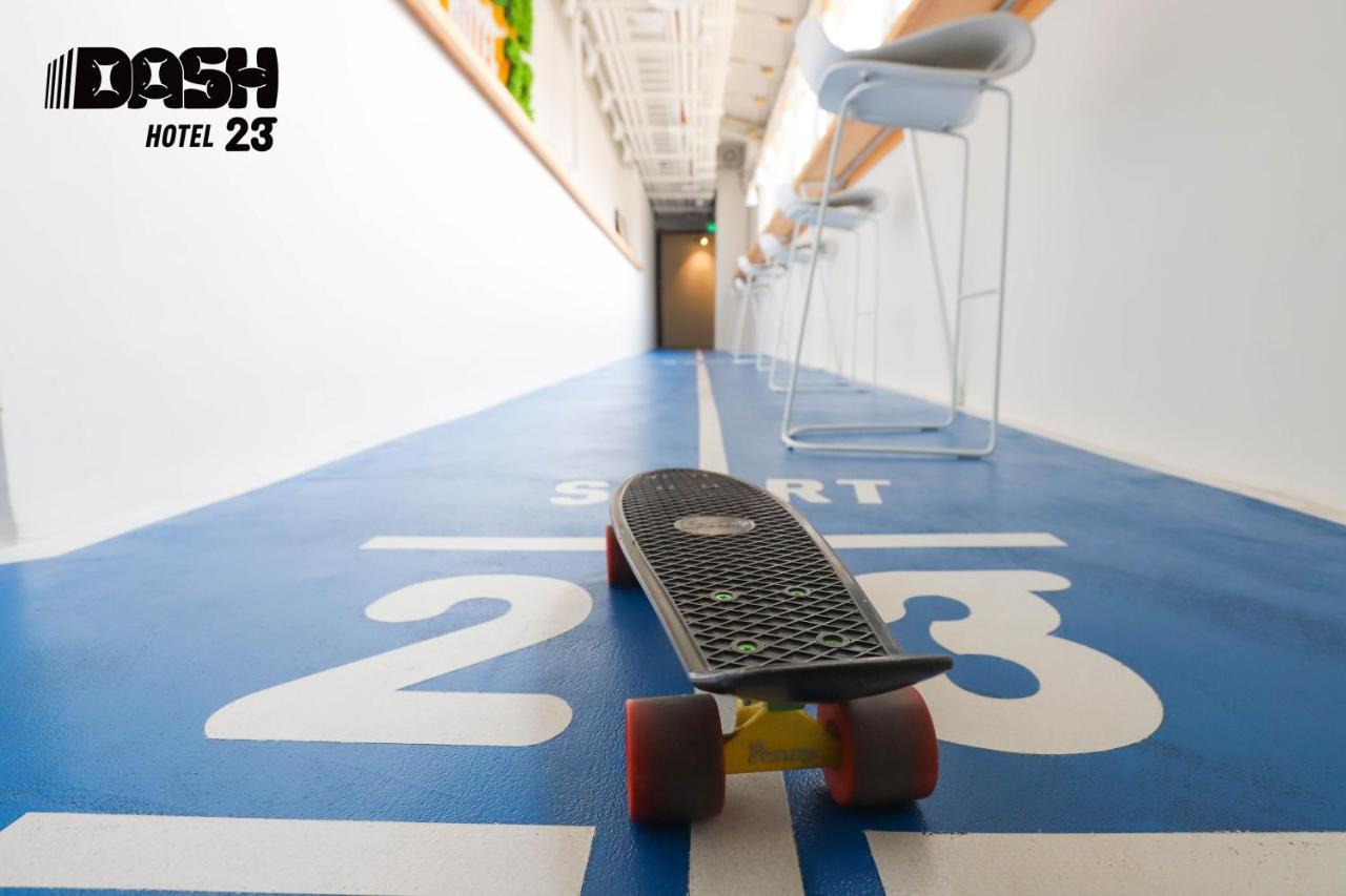 Dash 23 Hotel Tainan Extérieur photo