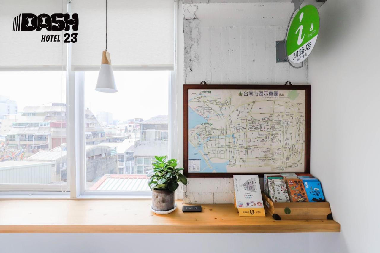 Dash 23 Hotel Tainan Extérieur photo