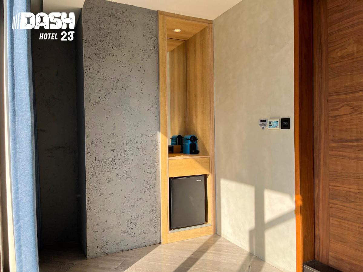 Dash 23 Hotel Tainan Extérieur photo