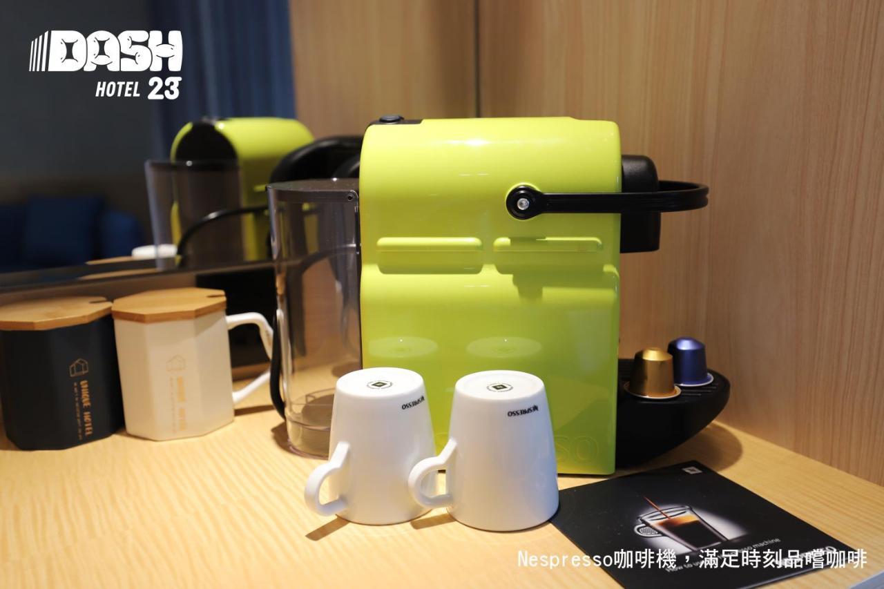 Dash 23 Hotel Tainan Extérieur photo